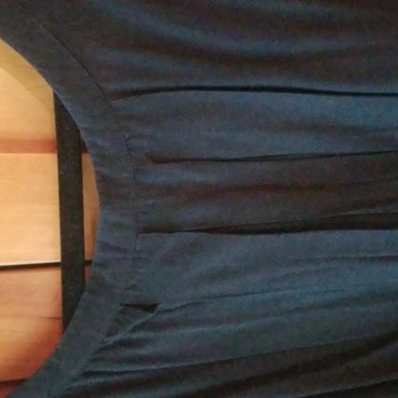 Soma black cotton/silk trapeze-stylel shell with inverse pleating, like new, - Picture 3 of 6